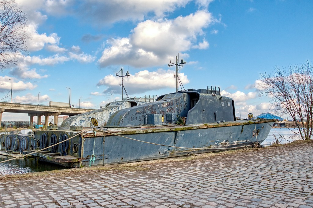 HDR urbex trash naval boats antwerpen torpedoboot torpedoboat torpilleur marine maritiem navy abandoned verlaten decay lost place places abandonne